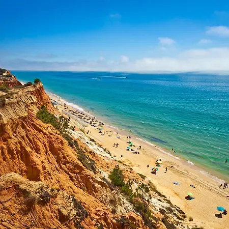 Olhos De Agua Sleeps 12 With Pool And Air Con