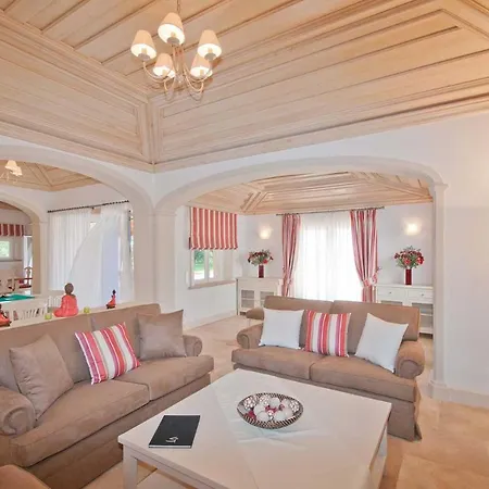 Olhos De Agua Sleeps 12 With Pool And Air Con * Olhos de Agua (Albufeira)