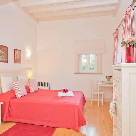 Olhos De Agua Sleeps 12 With Pool And Air Con Villa