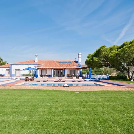 Olhos De Agua Sleeps 12 With Pool And Air Con Villa