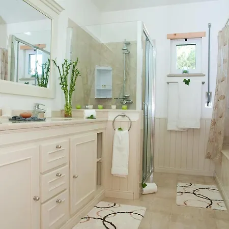 Villa Olhos De Agua Sleeps 12 With Pool And Air Con Olhos de Agua (Albufeira)